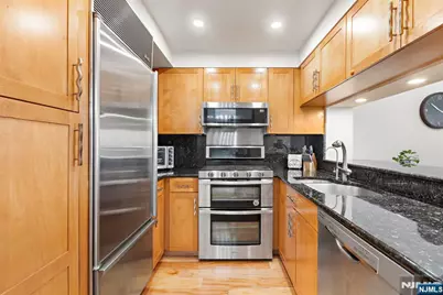 316 Nelson Court, Edgewater, NJ 07020 - Photo 12