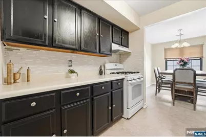 297 Alpine Way C #C, Woodbridge Township, NJ 07095 - Photo 4