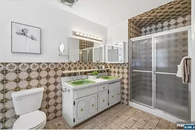 360 Valley View Avenue, Paramus, NJ 07652 - Photo 22