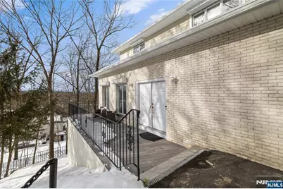 360 Valley View Avenue, Paramus, NJ 07652 - Photo 40