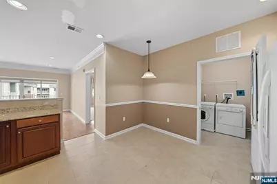 6406 Warrens Way Top Floor &amp; Dee #TOP FLOOR &amp; DEE, Wanaque, NJ 07465 - Photo 10