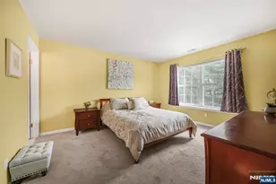 42 Vernon Ct, Waldwick, NJ 07463 - Photo 10