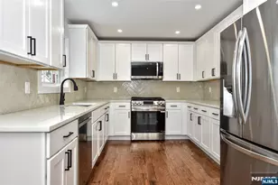 18 Governor Haines St, Hamburg, NJ 07419 - Photo 10