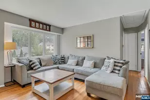 22 Bannehr St, Oakland, NJ 07436 - Photo 8