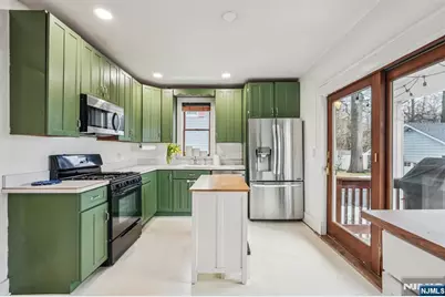 392 Lehigh Street, Wyckoff Township, NJ 07481 - Photo 16