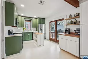 392 Lehigh St, Wyckoff Township, NJ 07481 - Photo 12