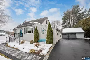 19 Colfax Dr, Pequannock Township, NJ 07440 - Photo 2