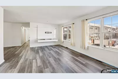 246 Matthews Drive, Newark, NJ 07103 - Photo 10