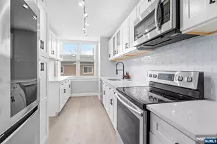 100 Grand Cove Way 3A, Edgewater, NJ 07020 - Photo 8