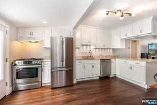 19 Pinecrest Terrace, Wayne, NJ 07470 - Photo 10