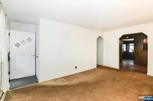 286 Ridgewood Blvd, Washington Township, NJ 07676 - Photo 6