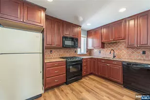 56 Woods Edge Dr, Roxbury Township, NJ 07876 - Photo 2