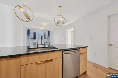 348 Baldwin Avenue 209 #209, Jersey City, NJ 07306 - Photo 8