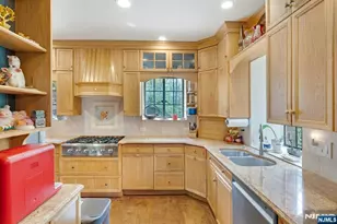 17 Hillside Ave, Upper Saddle River, NJ 07458 - Photo 10