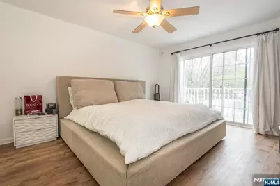 122 Riverwalk Way, Clifton, NJ 07014 - Photo 16