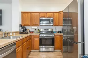 122 Riverwalk Way, Clifton, NJ 07014 - Photo 12