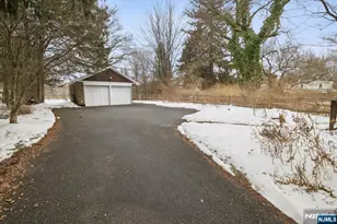 138 Chestnut Ridge Rd, Saddle River, NJ 07458 - Photo 20