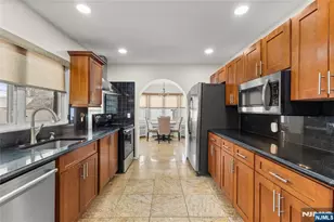 80 Glenwood Ave, Elmwood Park, NJ 07407 - Photo 8