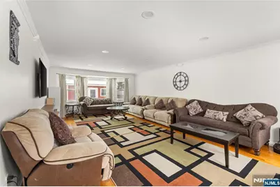 80 Glenwood Avenue, Elmwood Park, NJ 07407 - Photo 4