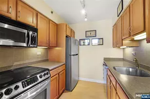 300 Main Street 807, Little Falls Township, NJ 07424 - Photo 8