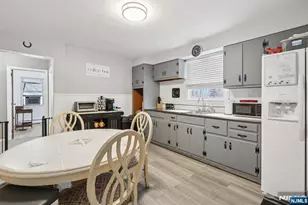 86 Kakeout Rd, Butler, NJ 07405 - Photo 10