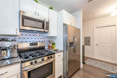 90 Clinton 206 #206, Newark, NJ 07114 - Photo 14