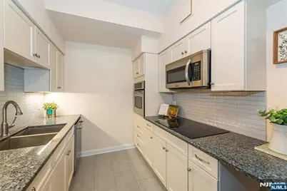10 Smith Manor Boulevard 815 #815, West Orange Township, NJ 07052 - Photo 18
