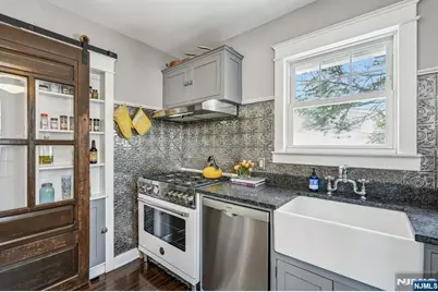 31 Nassau Road, Montclair, NJ 07043 - Photo 12