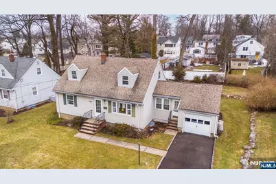 33 Laurel Place, West Caldwell, NJ 07006 - Photo 4