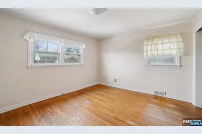 18 Byrne Place, Bergenfield, NJ 07621 - Photo 10