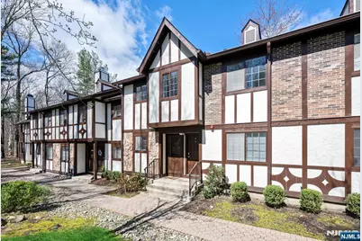 707 Thoreau Court, Mahwah, NJ 07430 - Photo 2