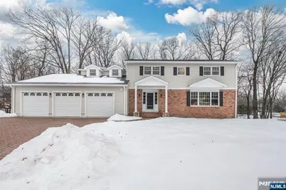 5 Pin Oak, West Caldwell, NJ 07006 - Photo 2