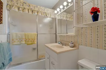 2000 Linwood Avenue 5A #5A, Fort Lee, NJ 07024 - Photo 8