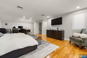 1070 Cumbermeade Rd, Fort Lee, NJ 07024 - Photo 16
