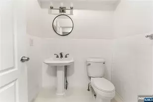 18 Kinney St, Newark, NJ 07102 - Photo 8