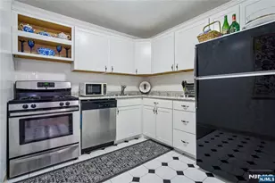 555 North Ave 17-U, Fort Lee, NJ 07024 - Photo 6