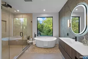 577 Floyd St, Englewood Cliffs, NJ 07632 - Photo 34
