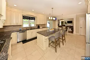 106 Arnot Pl, Paramus, NJ 07652 - Photo 18