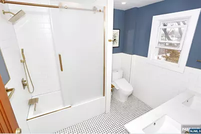 703 Linden Avenue, Teaneck Township, NJ 07666 - Photo 22