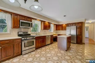 506 Ewing Ave, Franklin Lakes, NJ 07417 - Photo 10