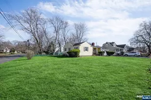 704 Evans St, Paramus, NJ 07652 - Photo 4