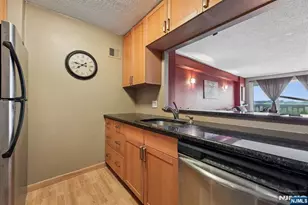 555 North Ave 8W, Fort Lee, NJ 07024 - Photo 6
