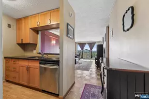 555 North Ave 8W, Fort Lee, NJ 07024 - Photo 8