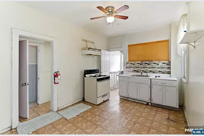 305 Clifton Avenue, Newark, NJ 07104 - Photo 18