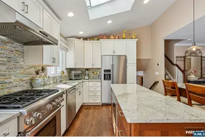 6 Knollwood Drive, Livingston, NJ 07039 - Photo 4