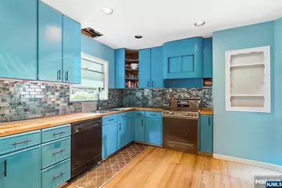 279 Joralemon Street, Belleville, NJ 07109 - Photo 8