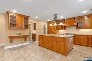 506 Sunderland Rd, Teaneck Township, NJ 07666 - Photo 12
