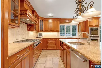 506 Sunderland Road, Teaneck Township, NJ 07666 - Photo 14