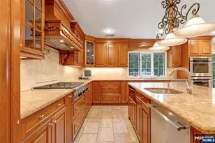 506 Sunderland Rd, Teaneck Township, NJ 07666 - Photo 14