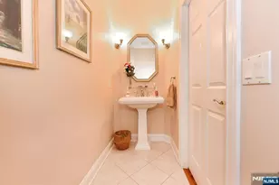 34 Walsh Dr, Mahwah, NJ 07430 - Photo 12